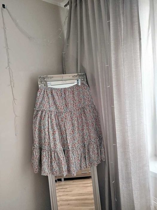 C&A pastelowa szeroka spódniczka midi w kwiaty