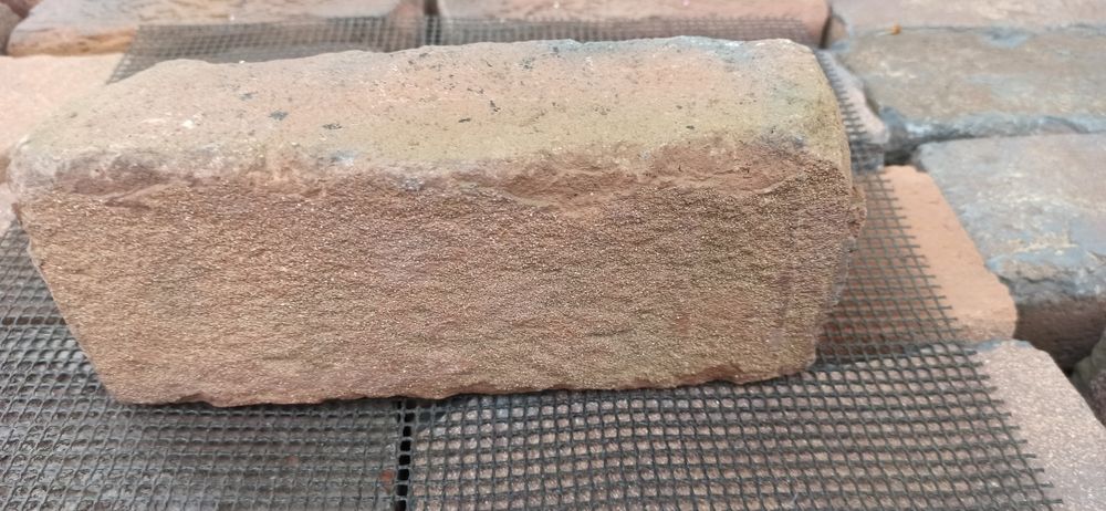 Cegła rozbiórkowa drogowa bez zanieczyszczeń