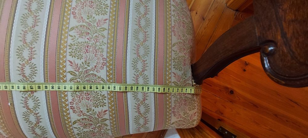 Cadeirão em tons rosa e bege