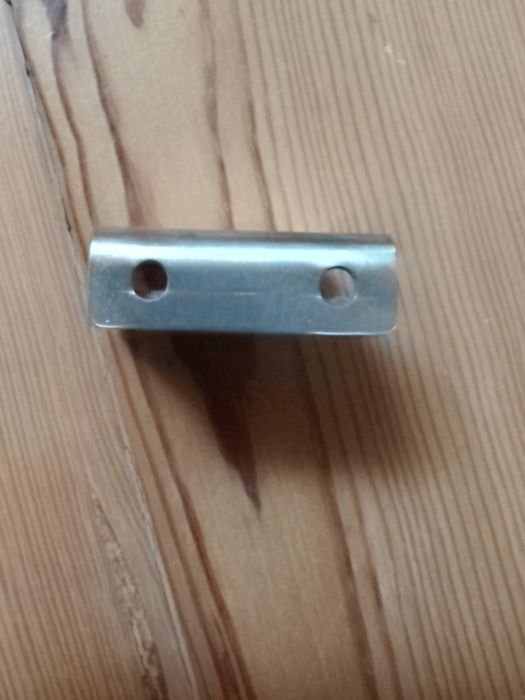 Acessório nunca usados de  inox de fixação vidro (8 a 10mm) à parede ou a outra  estrutura. Espessura da peça 2 mm