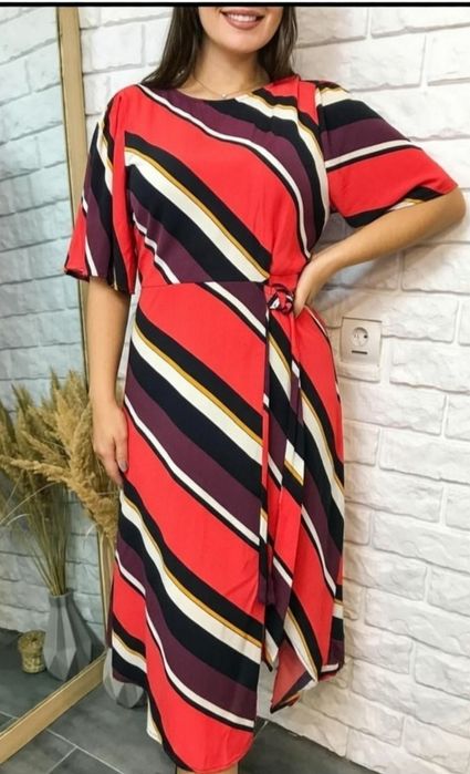 Яскрава асиметрична сукня в смужку р.16