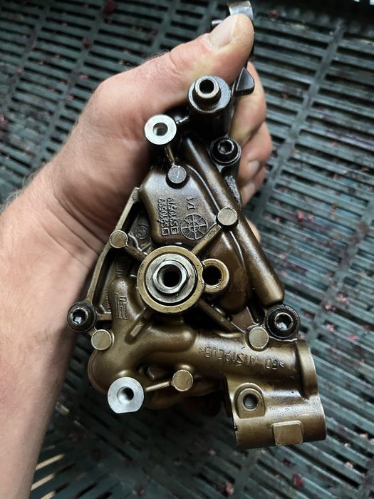 Масляний насос бмв n55 ,306коней