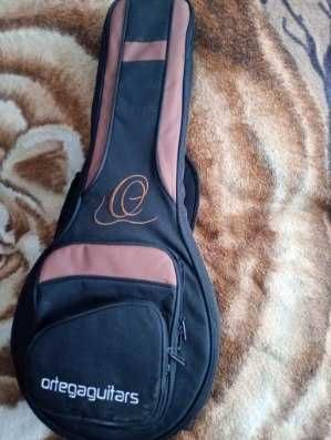 Ortega RMFE40SBK mandolina