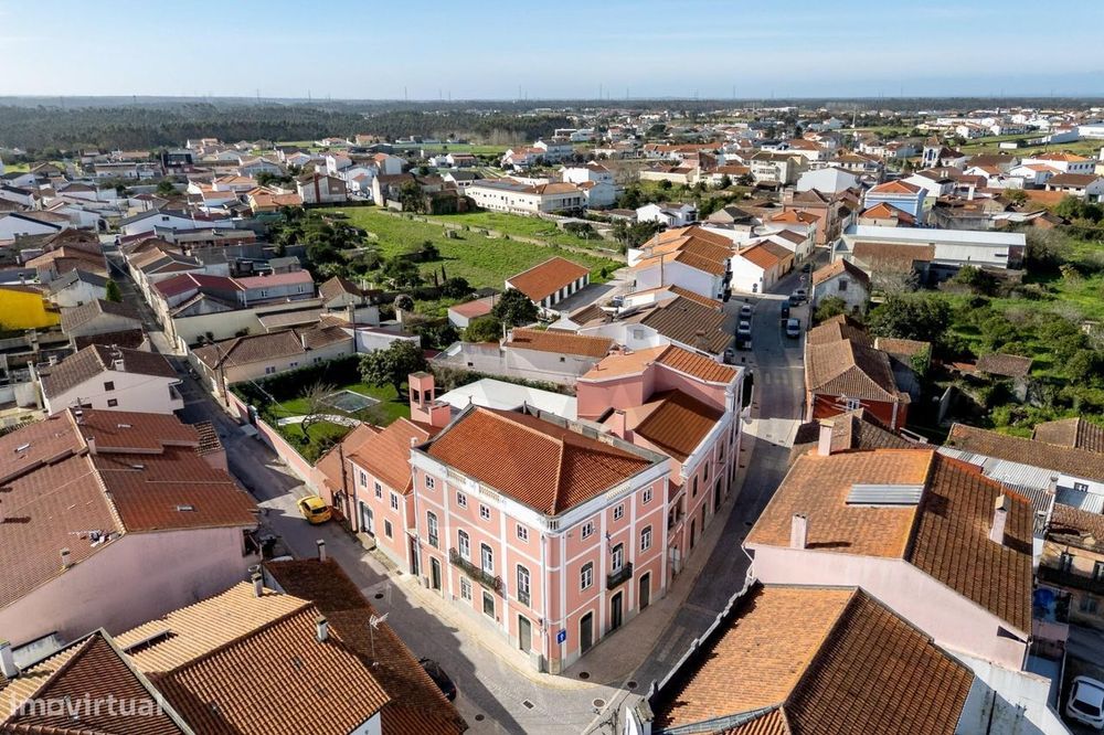 ​​​​​​​​​Palacete Histórico com Espaço de Eventos, Apartamentos e Bar