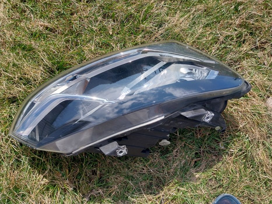 Reflektor Polo  6R 2017  prawy (pasażer)