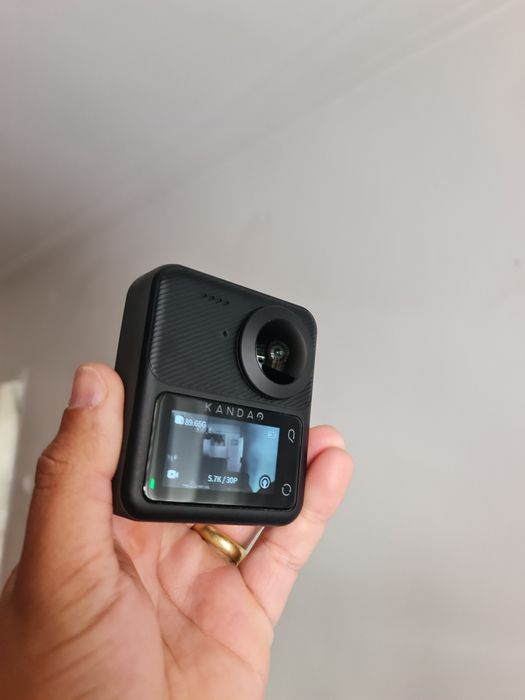 Câmera 360° Qoocam 3 filma em 5.7K