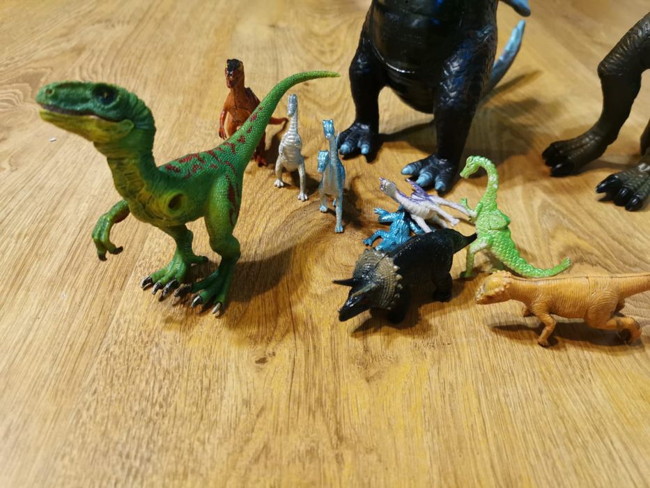 2 dinozaury schleich i 10 innych