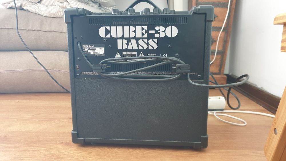 Roland Cube 30 Bass amplificador para baixo eléctrico