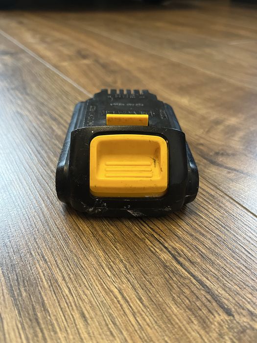 Акумулятор Dewalt 18v