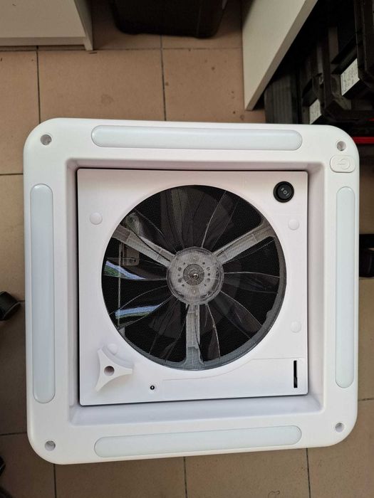 Fabrycznie nowe okno dachowe kempingowe z wentylatorem i oświetleniem