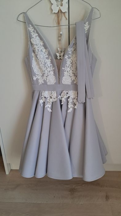 Sukienka wieczorowa szara z zdobieniam Lou