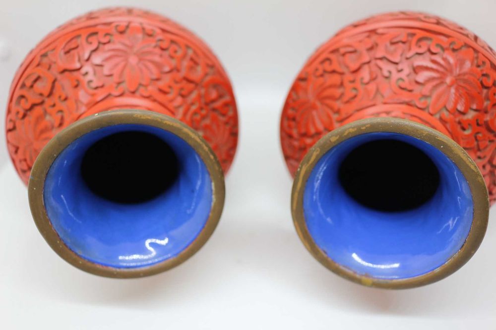 Par de Jarras Chinesas Laca Cinnabar Flores Lotus dupla face 31A cm