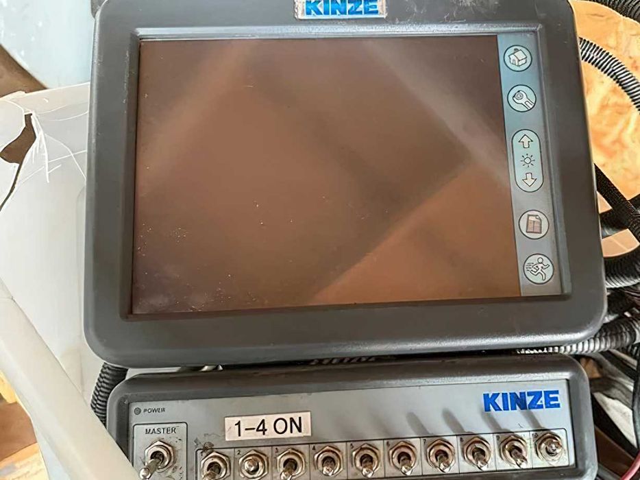 Kinze       3660 2010