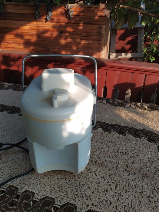 Продам по запчастям соковыжималку "Росинка" 106