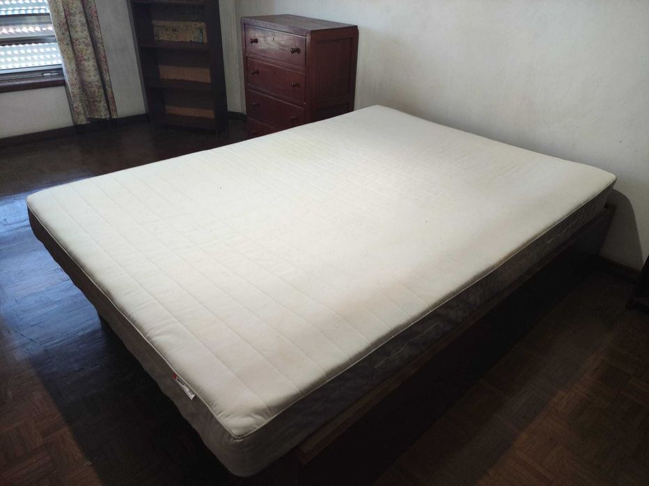 Colchão de casal Ikea: praticamente novo.