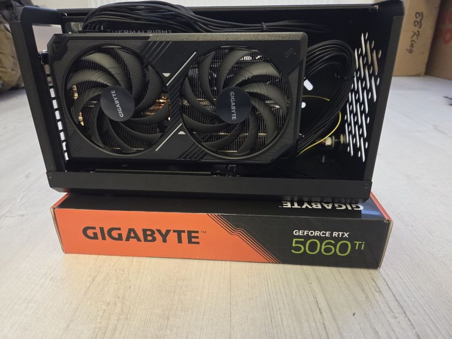 Графічна станція oculink  rtx 5060ti