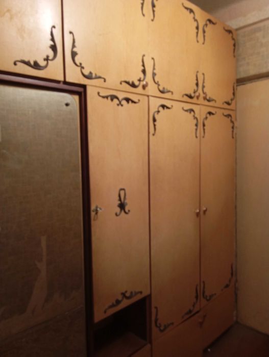 Меблі у вітальню (коридор),кімнату.