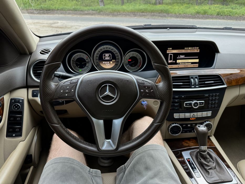Mercedes-Benz W204 C300 2012 в чудовому стані