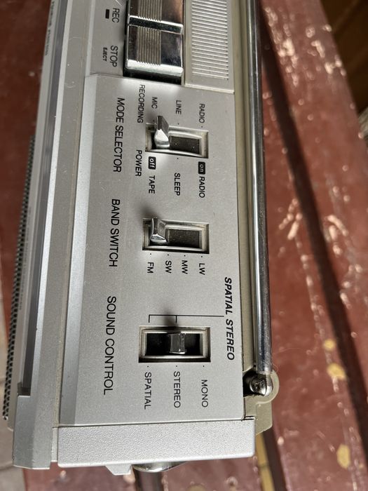 Продам магнітолу Philips