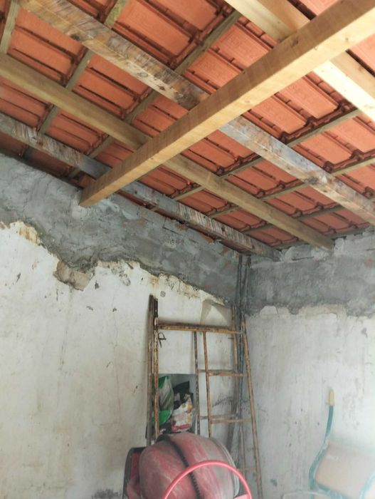 Casa T3 com logradouro e Quintal  para acabar a  remodelação Telhado novo 115m² casa 115 m²  Quintal Total 285 m² área Bombarral Tratasse particular