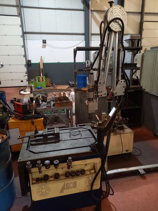 Máquina de roscar hidráulica CBS