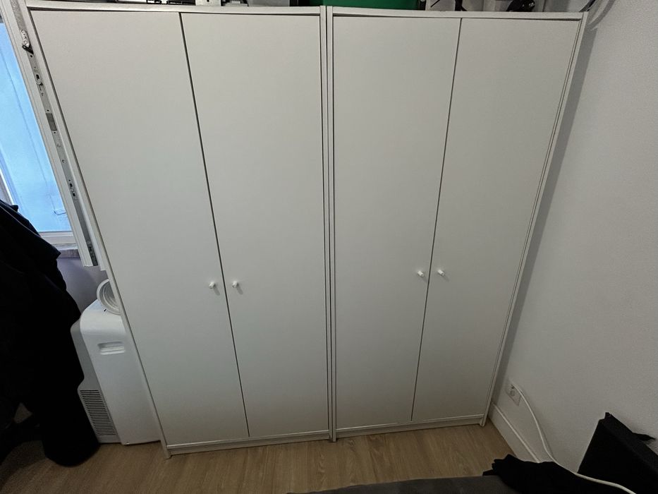 2 roupeiros com duas portas cada