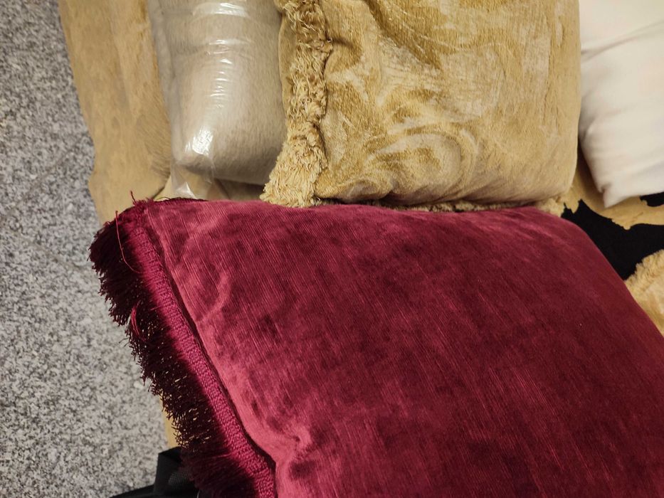 Almofada em veludo grená e franjas - Nova