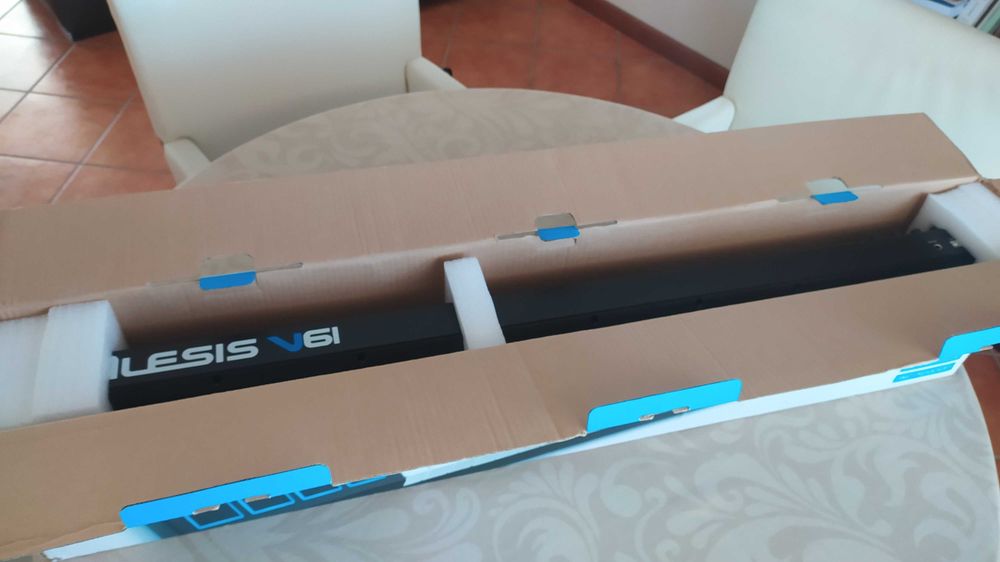 Alesis V61 I MIDI Keyboard (Como Novo)