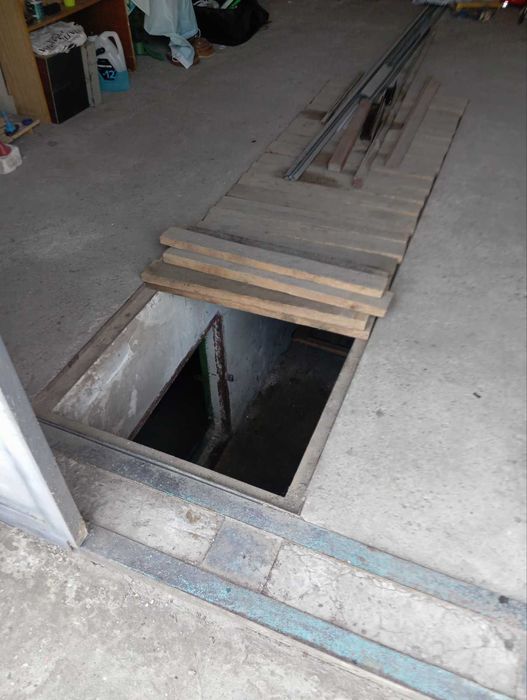 Продам гараж по ул. Красной в кооперативе "Локомотив"