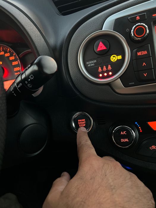 Toyota yaris D4D diesel vermelho Ano 2013/03 Activo