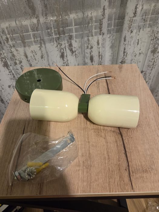 dwustronna lampa ścienna (kinkiet)