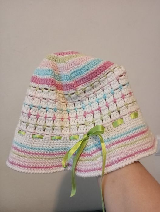 Chapéuzinho de crochet para bebé menina
