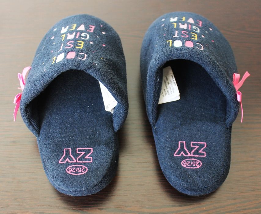 Chinelos com sola antiderrapante 25/26 para menina da Zippy