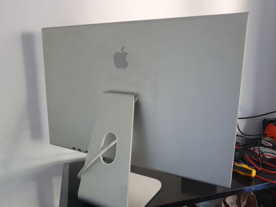 Apple Cinema HD 23"