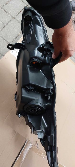 TOYOTA AYGO 2014+  lampa przednia