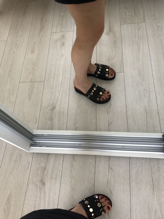 Шкіряні шльопанці