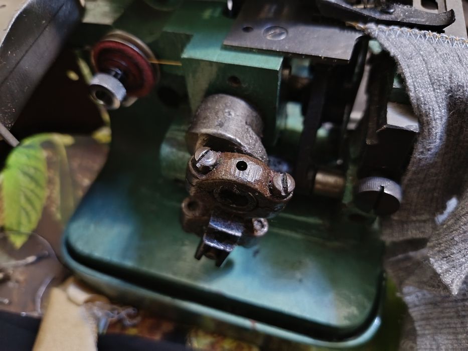 Оверлок с электроприводом и антэнкой