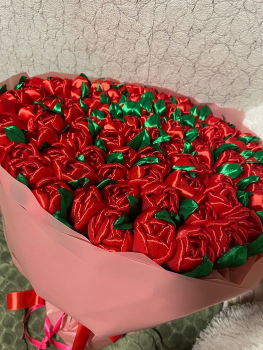 Букет з атласних тюльпанів