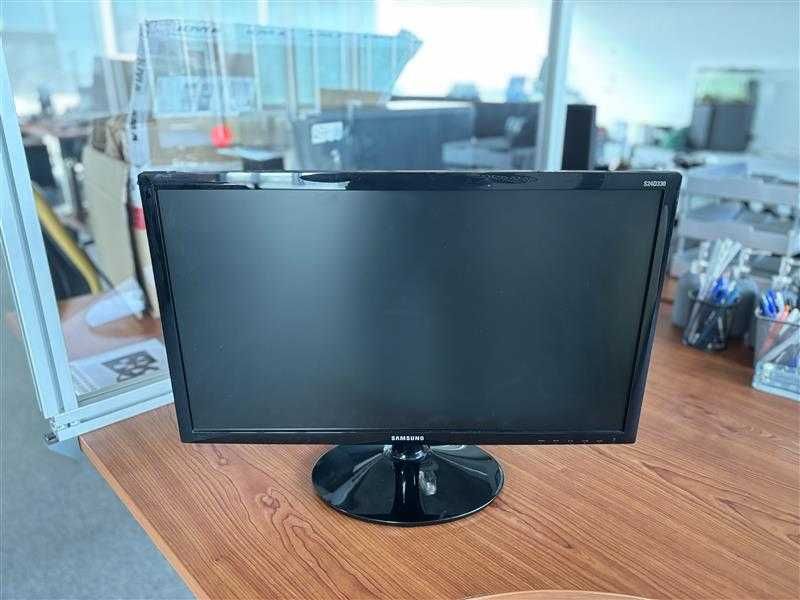 Monitor Samsung 24” LED S24D330 – Em ótimo estado