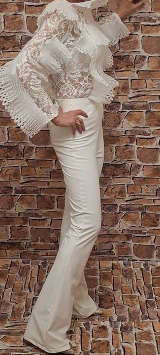 Przepiękne koronkowe body o wyjątkowym design w kolorze ecru