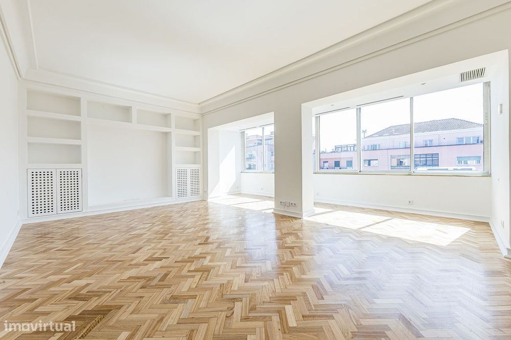 Espetacular apartamento T5 totalmente renovado, na Avenida João XXI