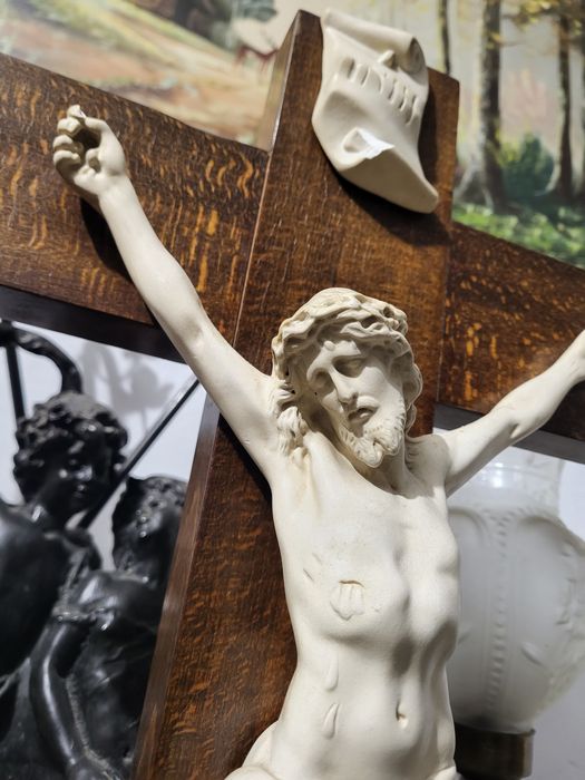 Duży drewniany krzyż 67 cm gipsowa pasyjka