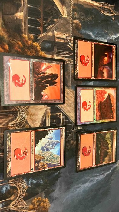 Terrenos Foil Magic The Gathering + 120 cartas comuns + 300 Sleeves