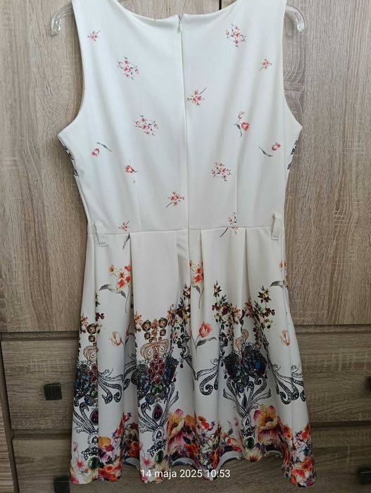 Sukienka letnia zdobiona