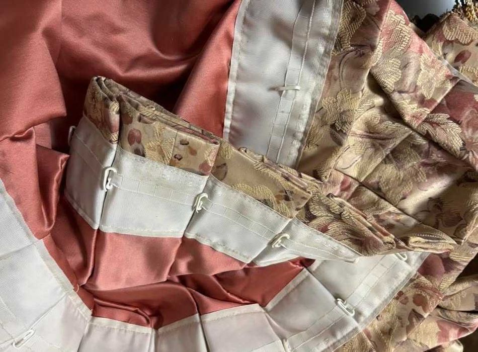 Conjunto Luxuoso de Cortinados em Linho Adamascado Antigo – Como Novos