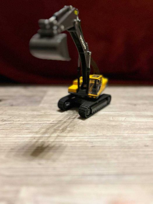 Гидравлический экскаватор Volvo EC290C (1:50)