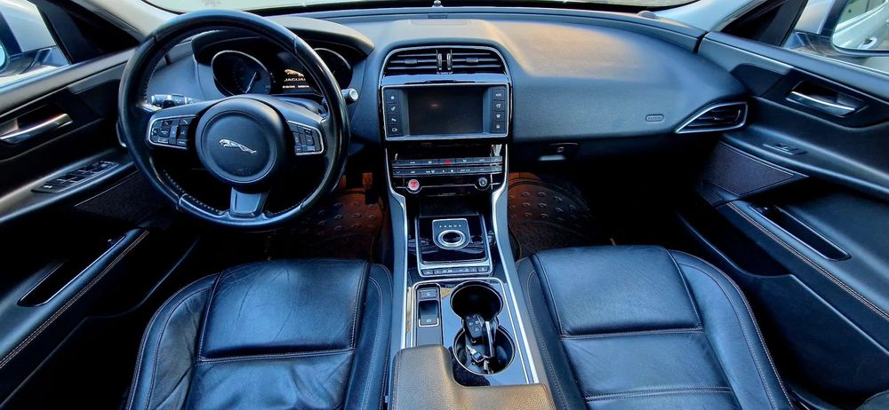 Jaguar XE 2.0 D Prestige Aut.
