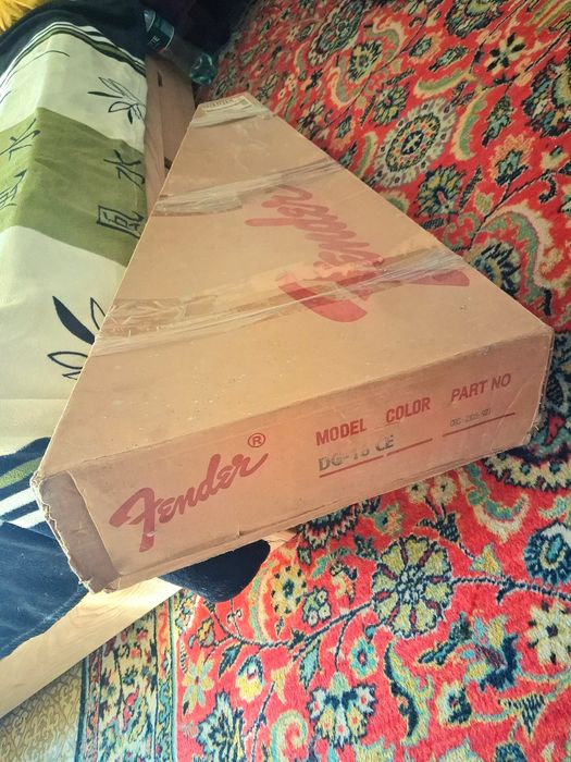 Fender DG18CE (50 років Fender 1946-96 )