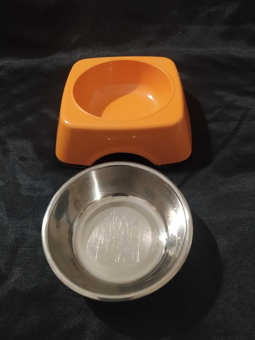 Продам миску 2в одному для кішки