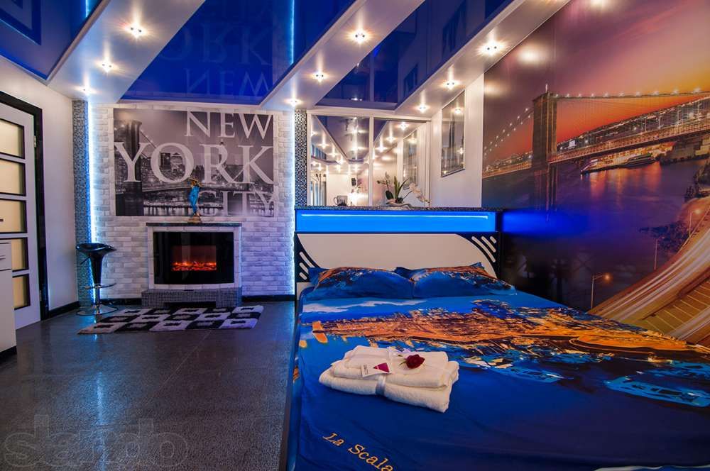 2 комнатная - 5 спальных мест - смежная с камином начало Троещины!